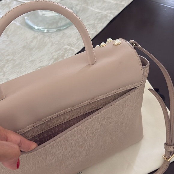 Kate Spade Serrano Place Pearl Dorina $550 MSRP. COLLECTIBLE;  w/ a dust bag - Picture 5 of 14